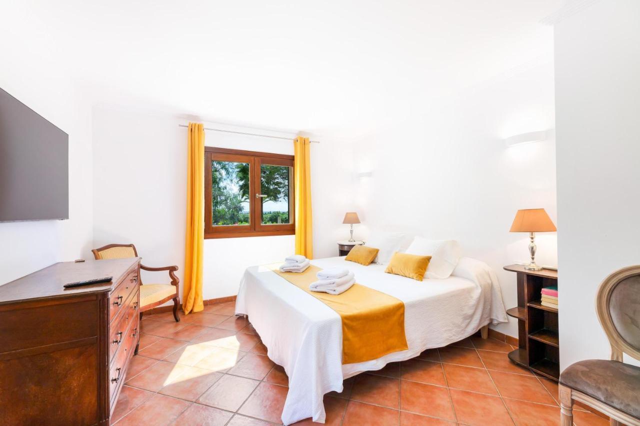 Jacelia Villa *